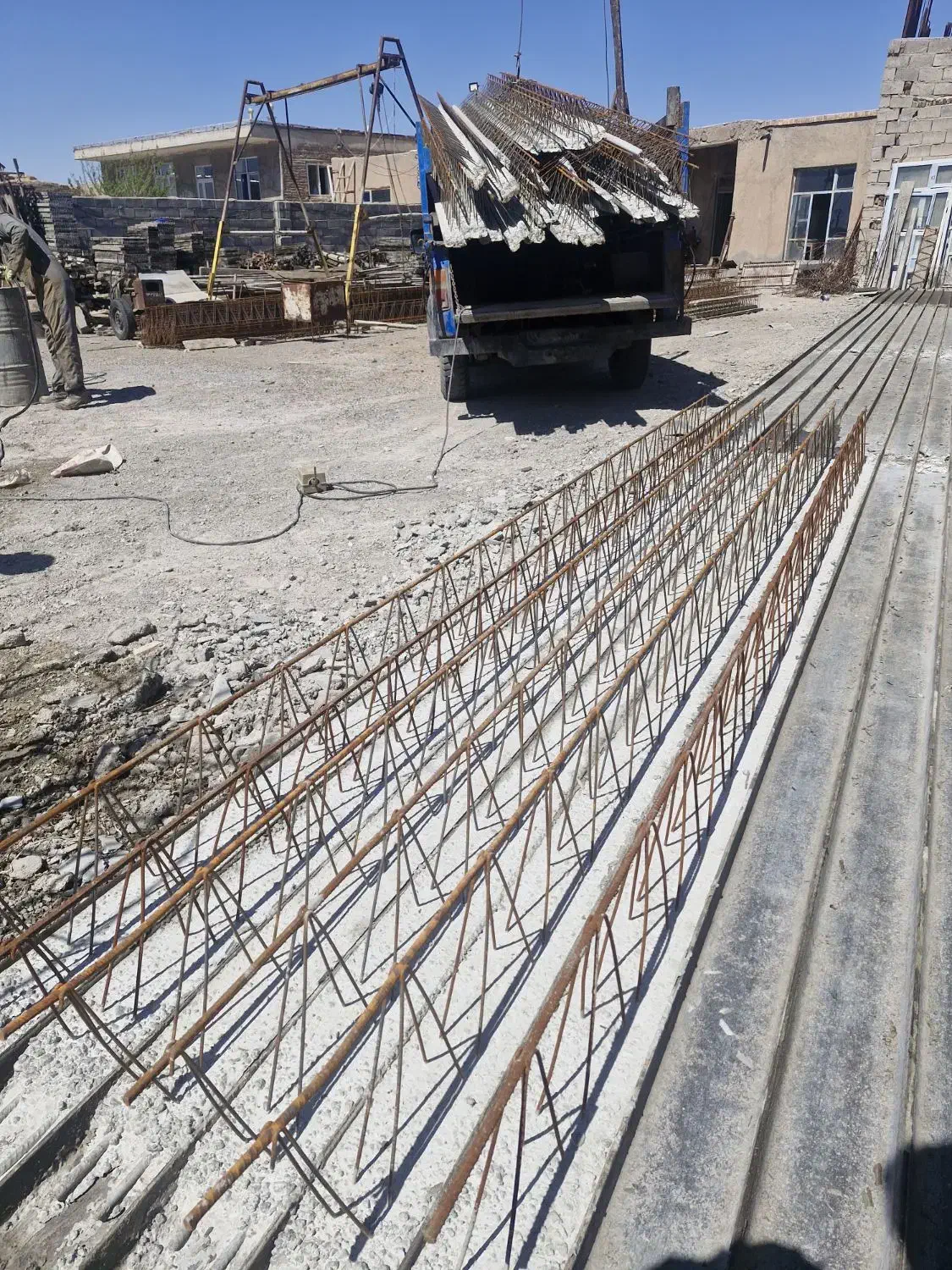 تیرچه سازی و اجاره مصالح ساختمانی پورقدری|مصالح و تجهیزات ساختمان|ایلخچی, |دیوار