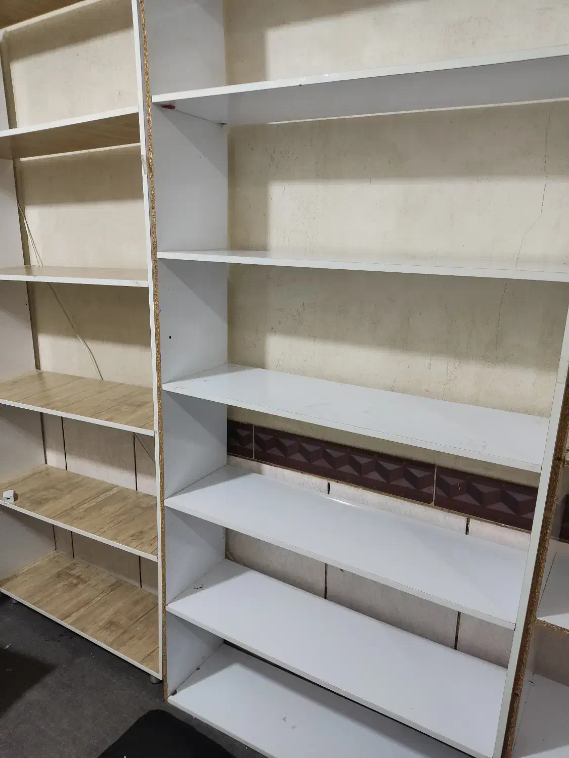 قفسه ایستاده|فروشگاه و مغازه|خورموج, |دیوار