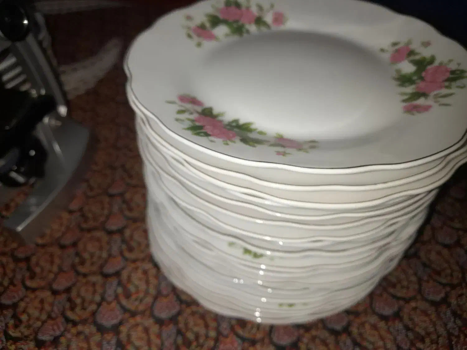 تعدادی ظرف|ظروف سرو و پذیرایی|اردبیل, |دیوار