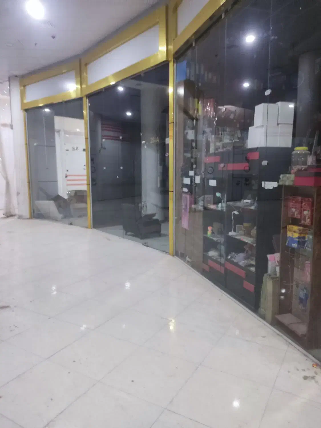 حدود ۲۰۰ مغازه یک سال رایگان اجاره داده میشود|اجارهٔ مغازه و غرفه|فولادشهر, فولادشهر|دیوار