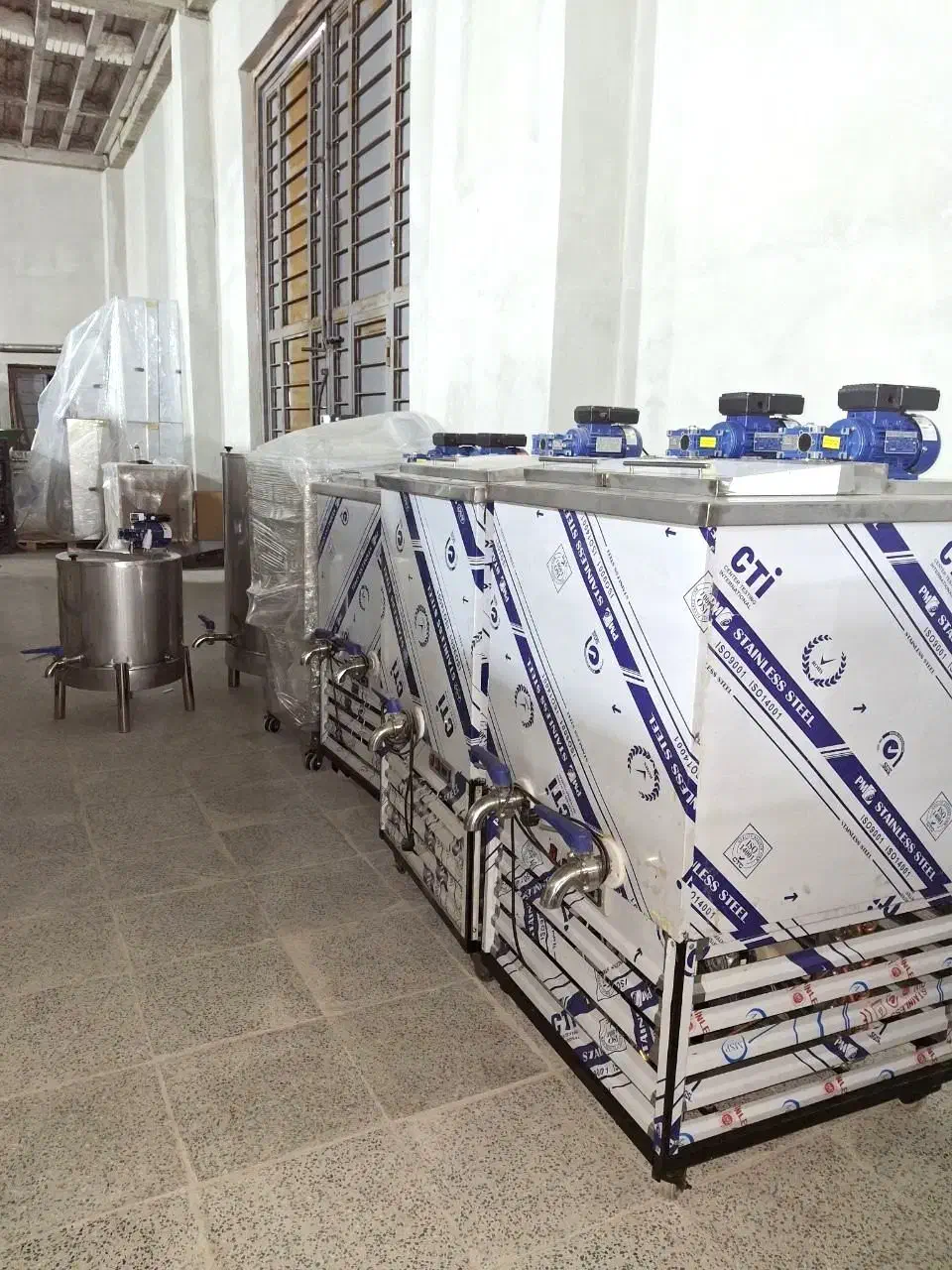 شیرسردکن شیر سردکن سرد کن 300لیتر لبنیاتی یخچال|فروشگاه و مغازه|کرمانشاه, |دیوار