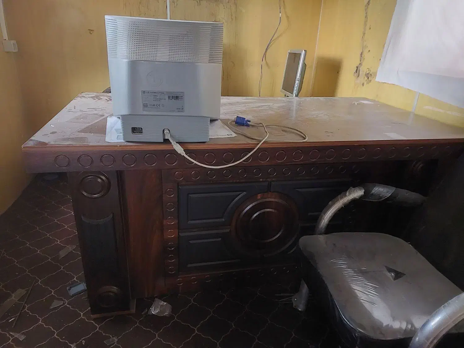 کانکس و میز صندلی اداری|مبلمان اداری|خرمآباد, |دیوار