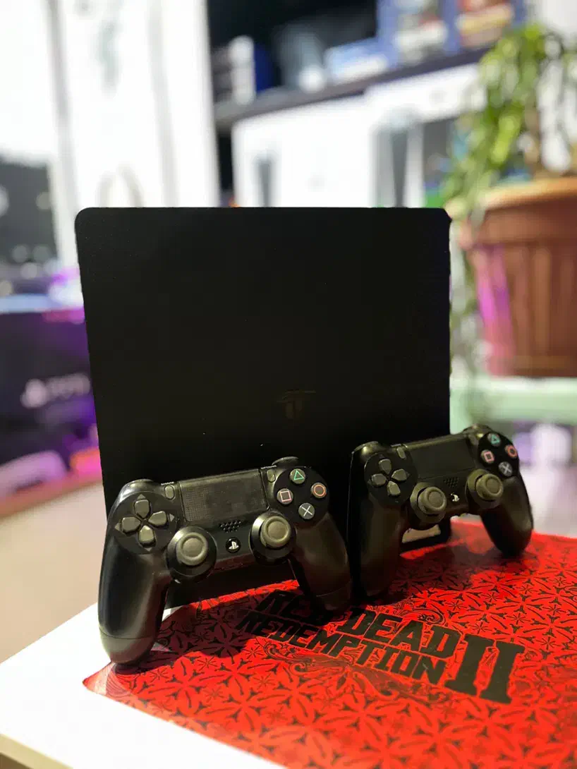 Ps4 Slim ۱ ترابایت با دو دسته|کنسول، بازی ویدئویی و آنلاین|تهران, صادقیه|دیوار