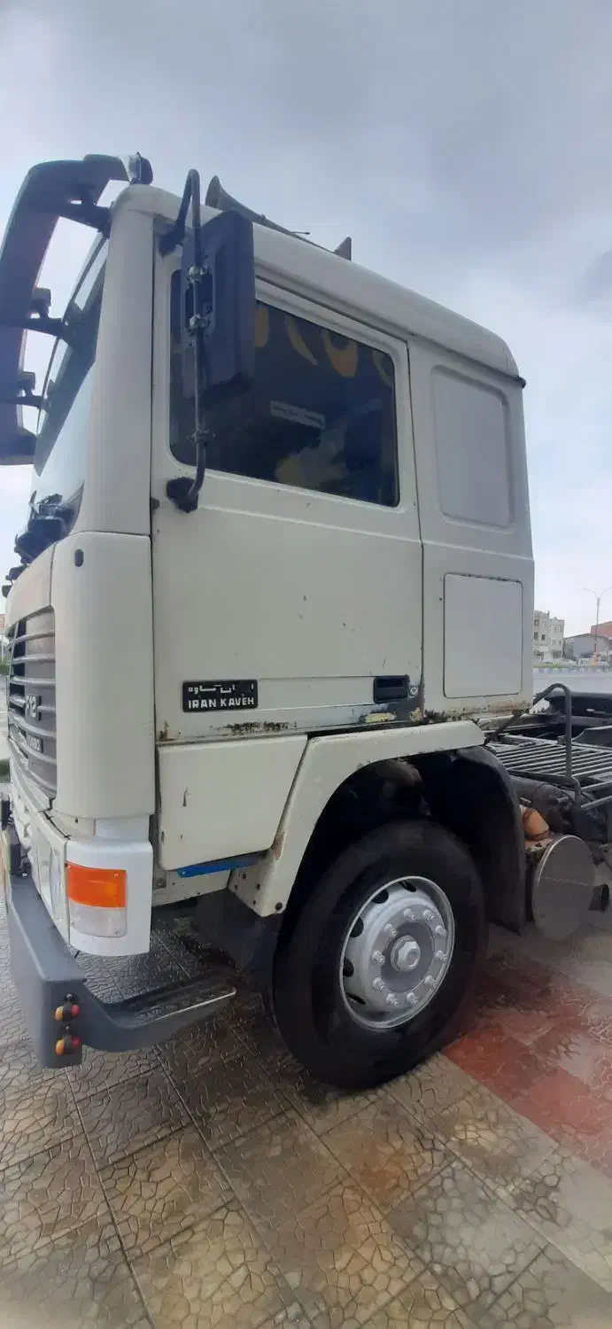 کشنده اف۱۲|خودرو سنگین|گلوگاه, |دیوار