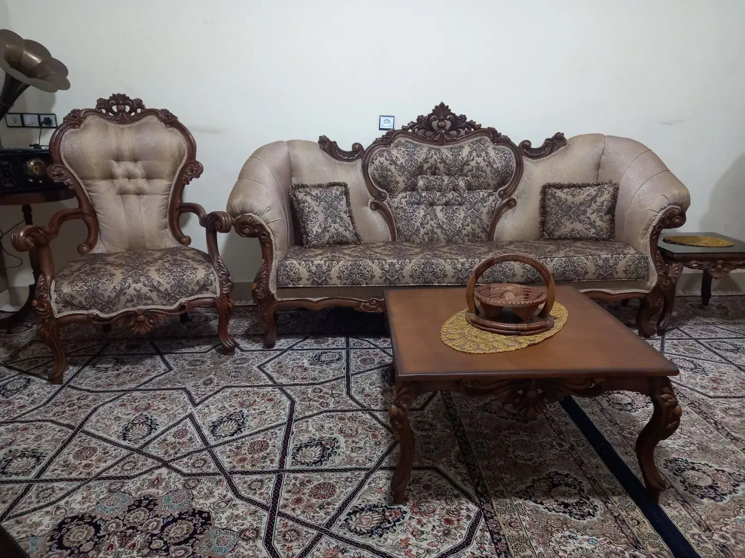 مبل سلطنتی ۷ نفره چوب راش|مبلمان خانگی و میز عسلی|خرمآباد, |دیوار