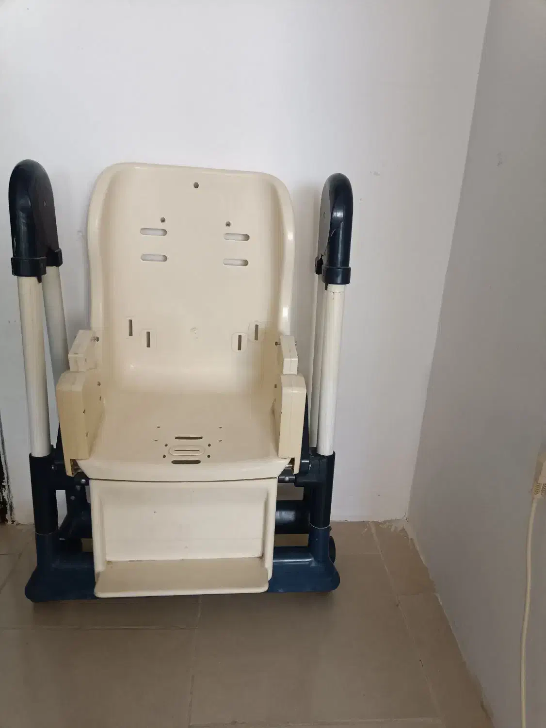 صندلی|تخت و صندلی بچه|بیرجند, |دیوار