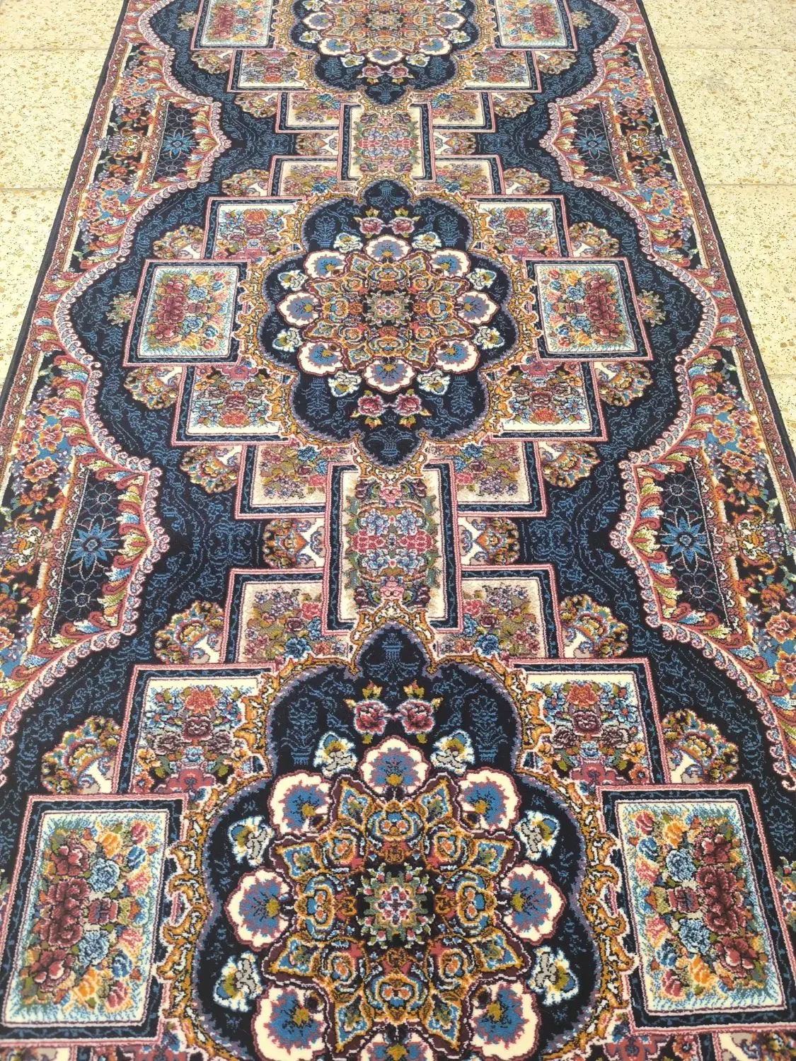 کناره نازنین سرمه موکت تندیس ۱۹۲۳|فرش|قم, باسکول|دیوار