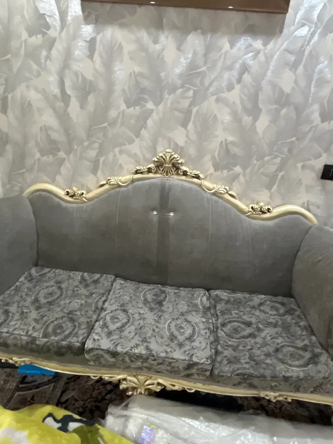 مبل با سه عدد عسلی چوبی|مبلمان خانگی و میز عسلی|نسیم‌شهر, |دیوار