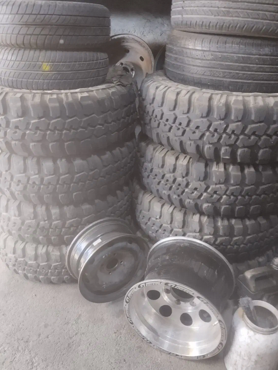 انواع لاستیک های استوک ماشین آلات عمده وتکی|قطعات یدکی و لوازم جانبی|سنندج, |دیوار