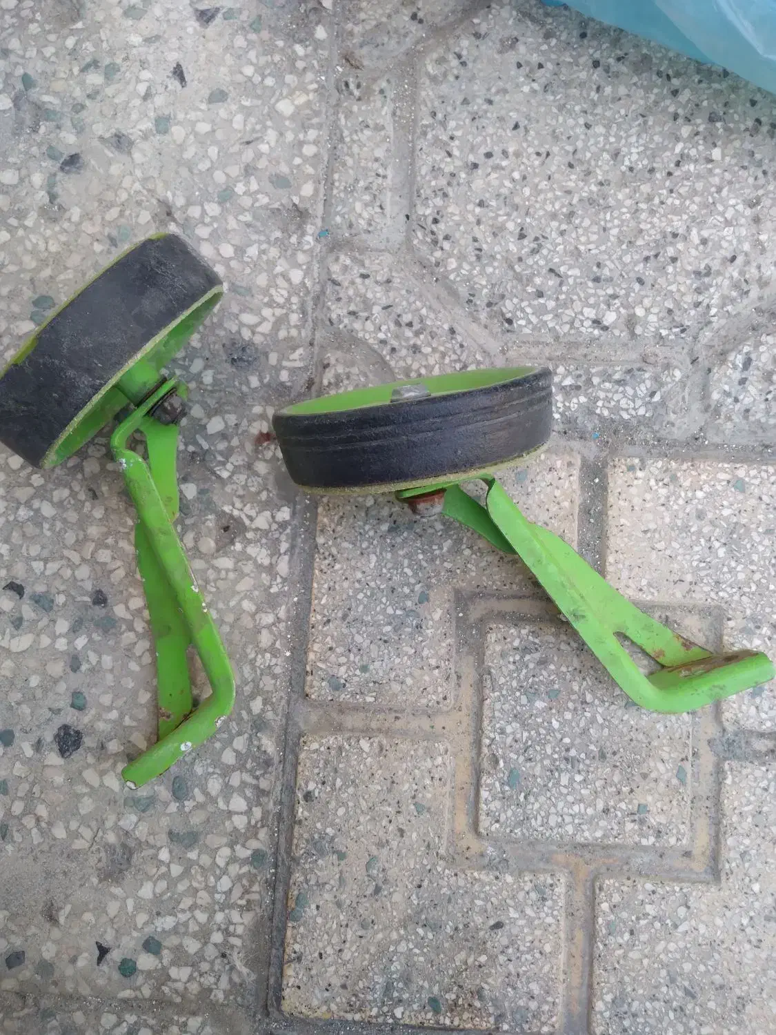 دو عدد کمکی،|دوچرخه، اسکیت، اسکوتر|شهر ری, شهادت|دیوار