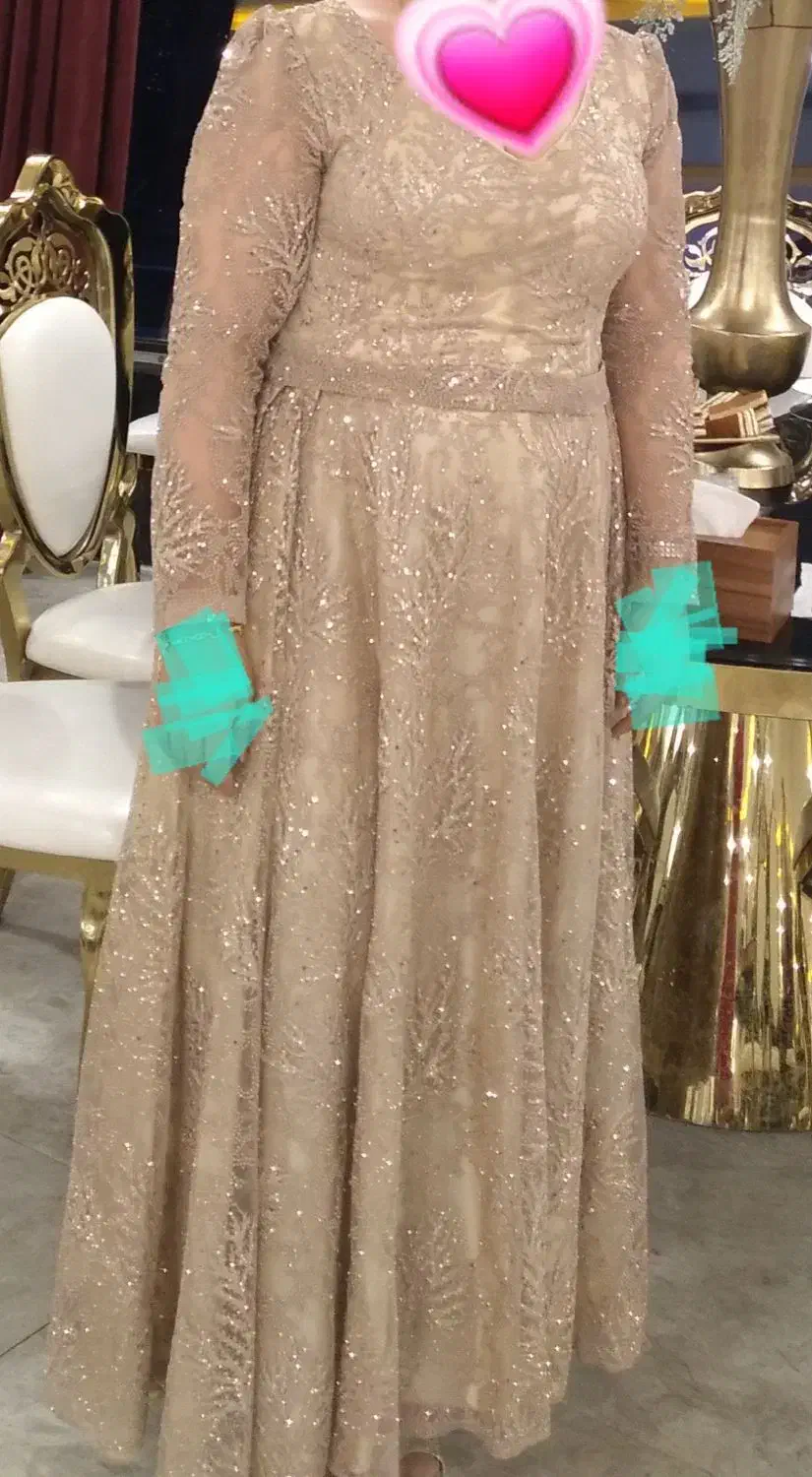 پیراهن طلایی شاین|لباس|دماوند, دماوند|دیوار