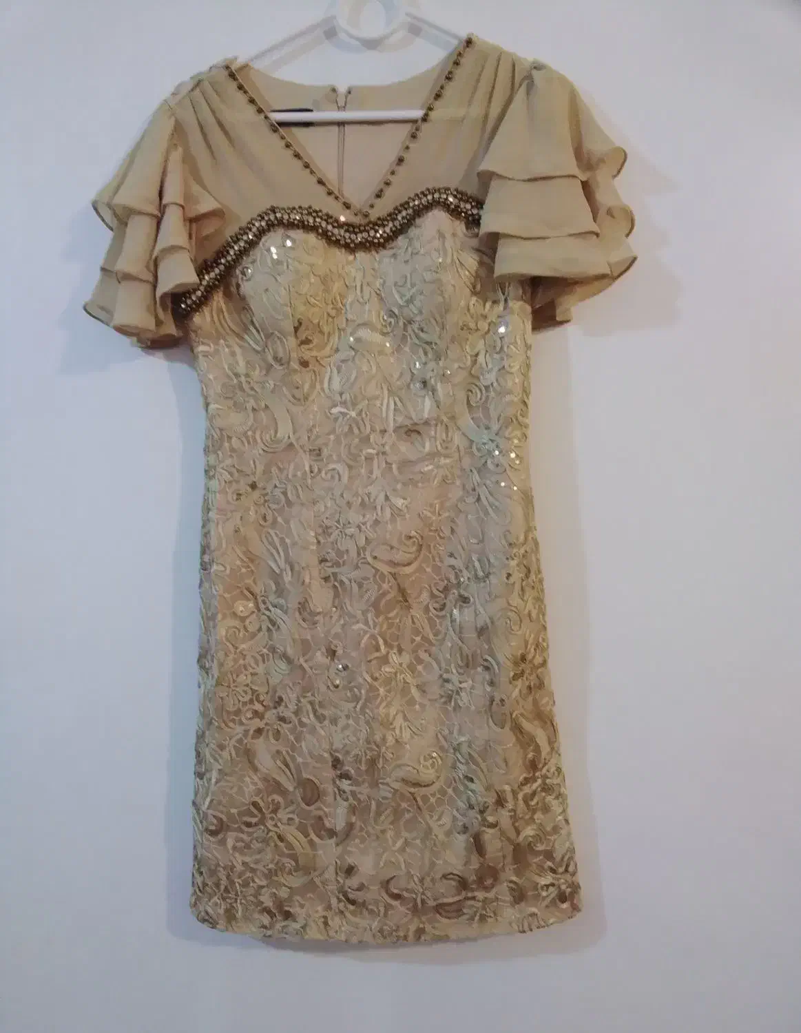 لباس مجلسی|لباس|ایوان, |دیوار