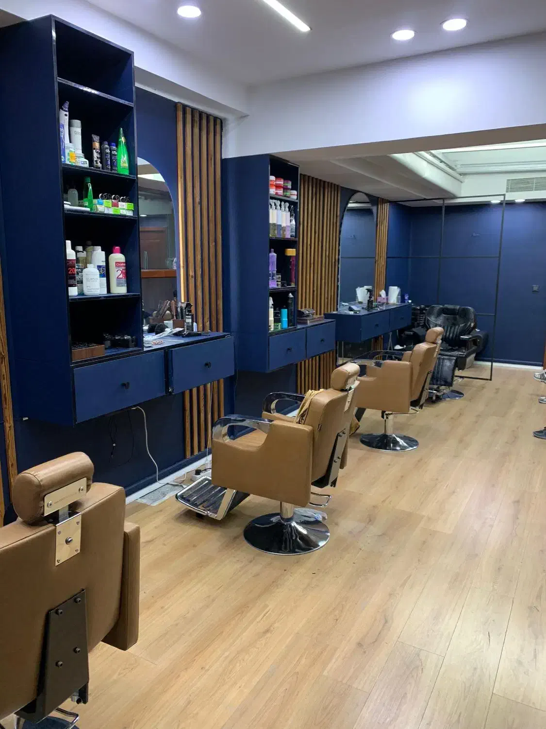 استخدام فشیال کار/پدیکورومانیکور کار/وردست آرایشگر|استخدام درمانی، زیبایی، بهداشتی|تهران, حر|دیوار