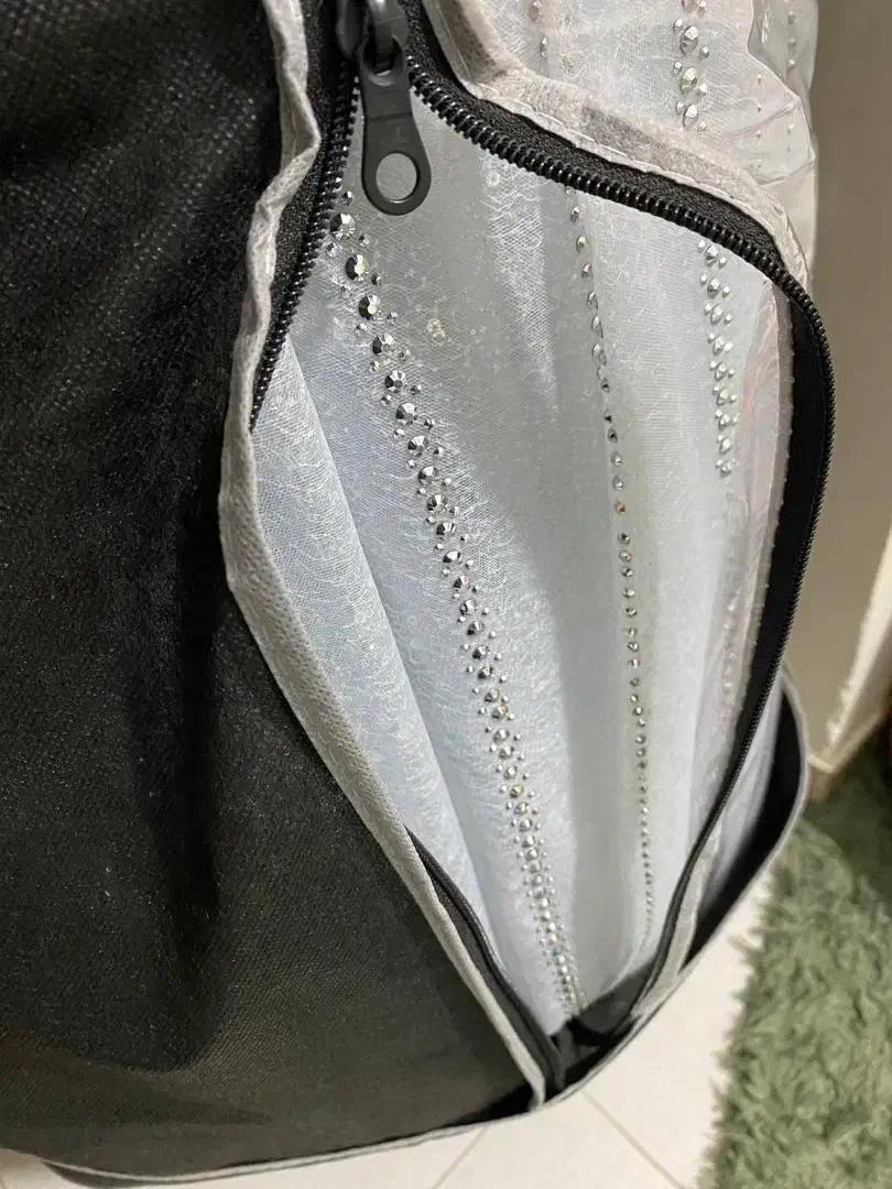 کاملن نو|لباس|صومعه‌سرا, |دیوار