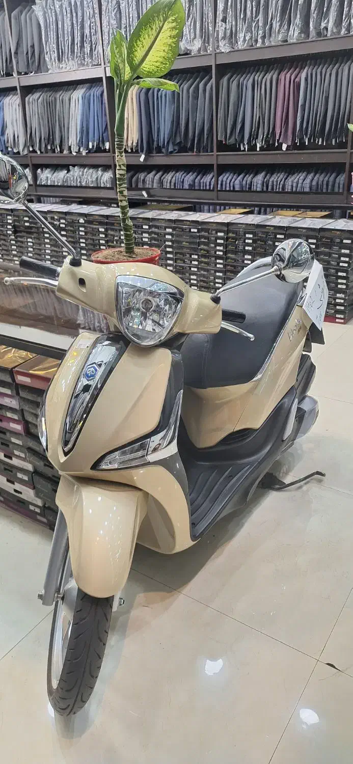 لیبرتی پیاجیو|موتورسیکلت|تهران, نیروی هوایی (پیروزی)|دیوار