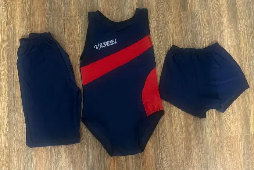 لباس ژیمناستیک|لباس|قم, بنیاد|دیوار