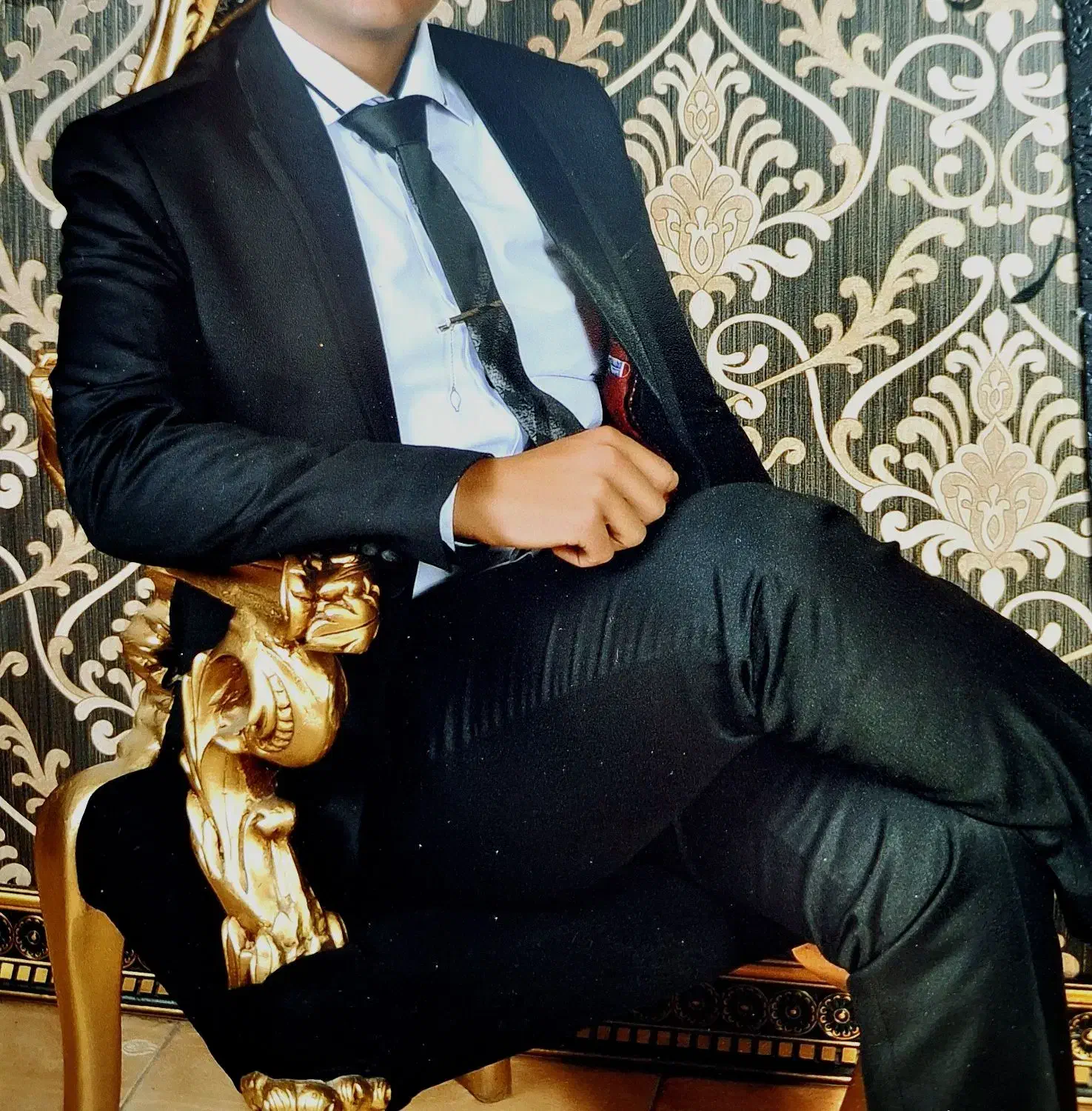 کت و شلوار مردانه|لباس|اندیشه, اندیشه فاز ۳|دیوار