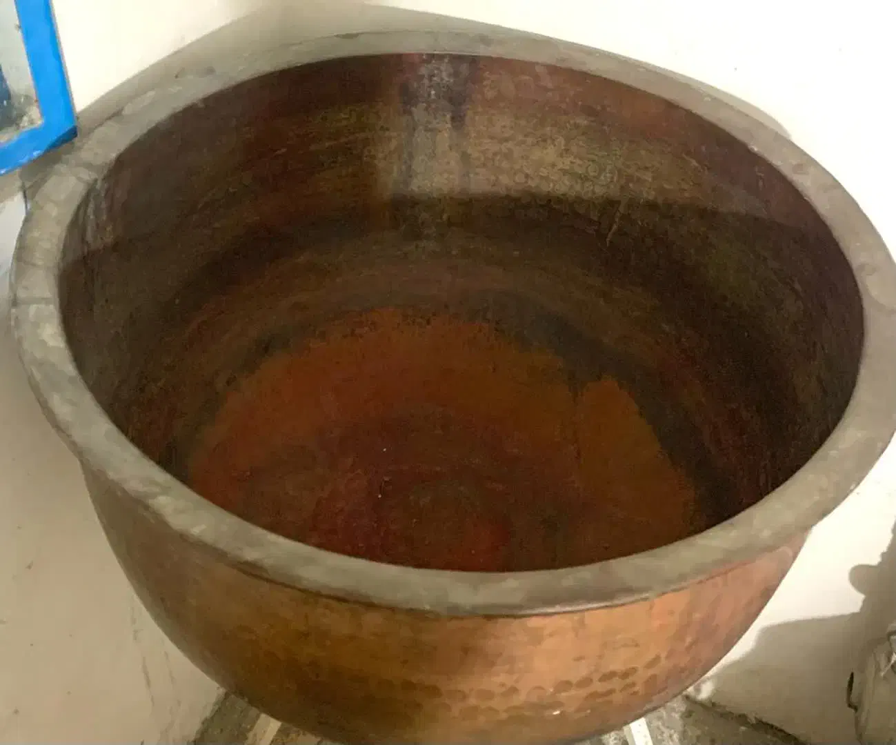 دیگ مسی|کلکسیون اشیاء عتیقه|چمستان, |دیوار