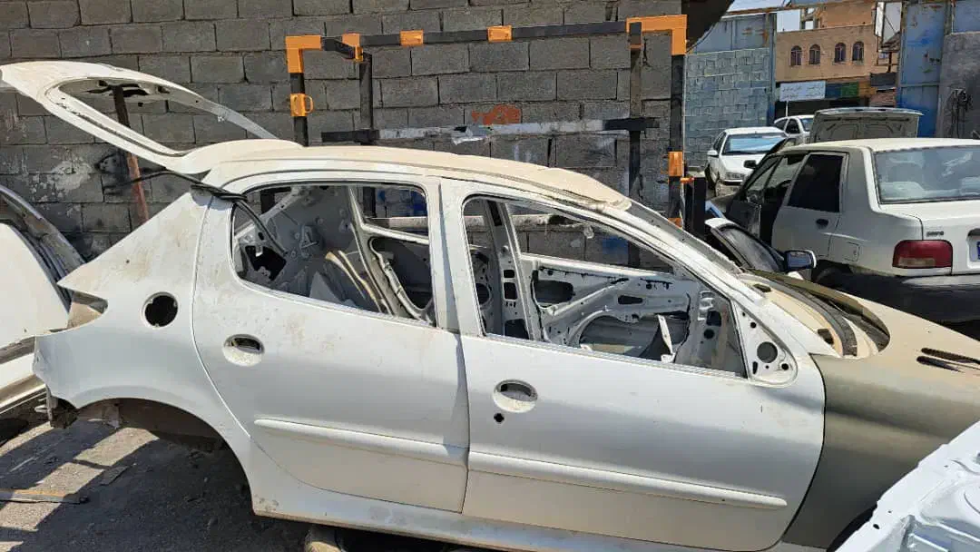 بدنه ۲۰۷ مدل ۹۷|قطعات یدکی و لوازم جانبی|شیراز, آزادی|دیوار