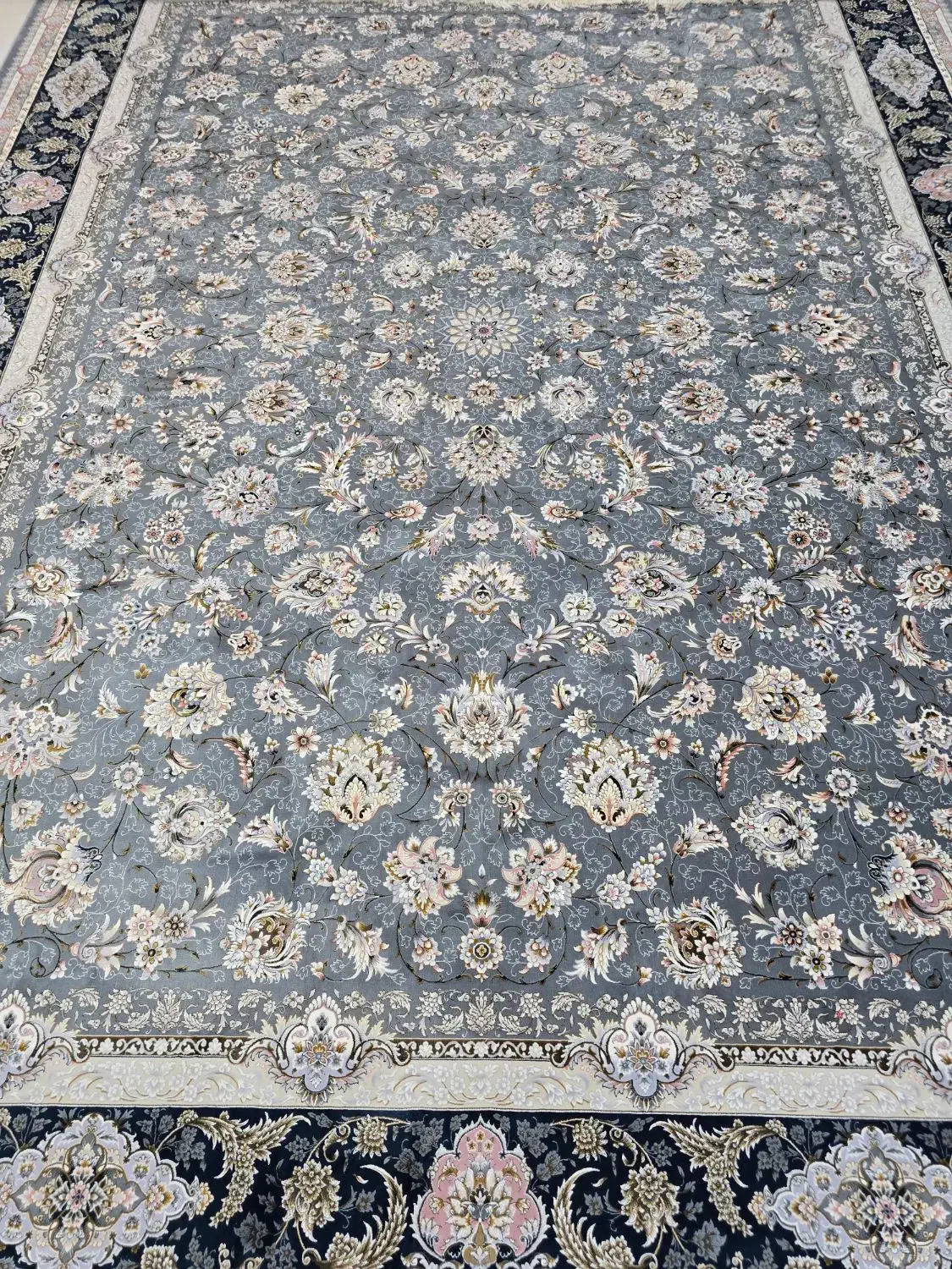 فرش ۱۲متری طوسی ۱۲۰۰شانه نو هنوز از پک باز نشده|فرش|تهران, ابوذر|دیوار