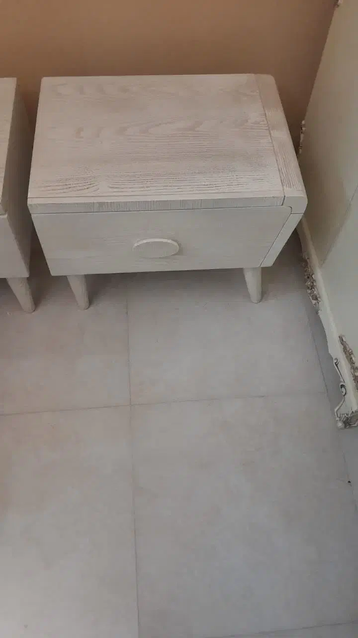 ۱ عدد ویترین یا گنجه درجه۱ با۲عدد پاتختی|مبلمان خانگی و میز عسلی|مشهد, هفت تیر (نه دره)|دیوار