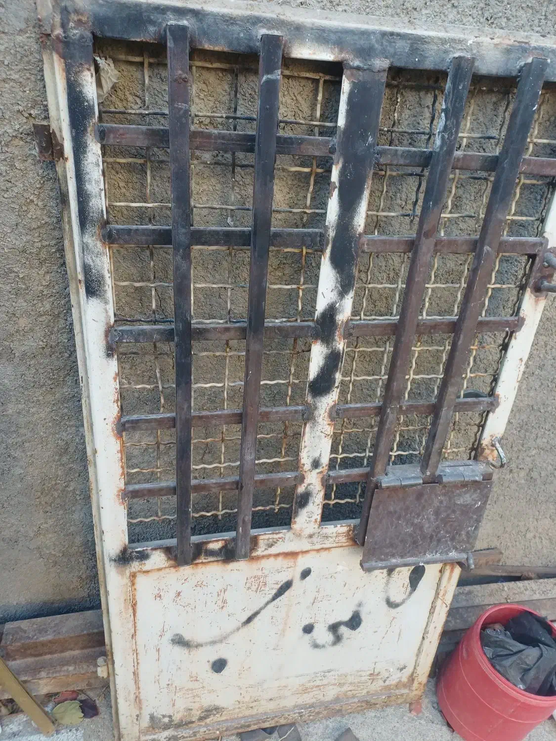 در آهنی محکم وضد سرقت واسه کبوتر|لوازم جانبی حیوانات|قوچان, |دیوار