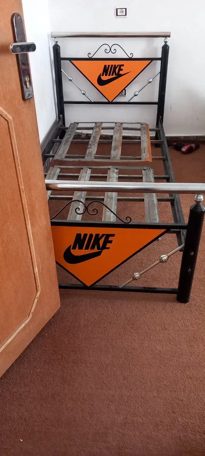 دوتا تخت فلزی یکنفره فلزی|تخت و سرویس خواب|ایلام, |دیوار