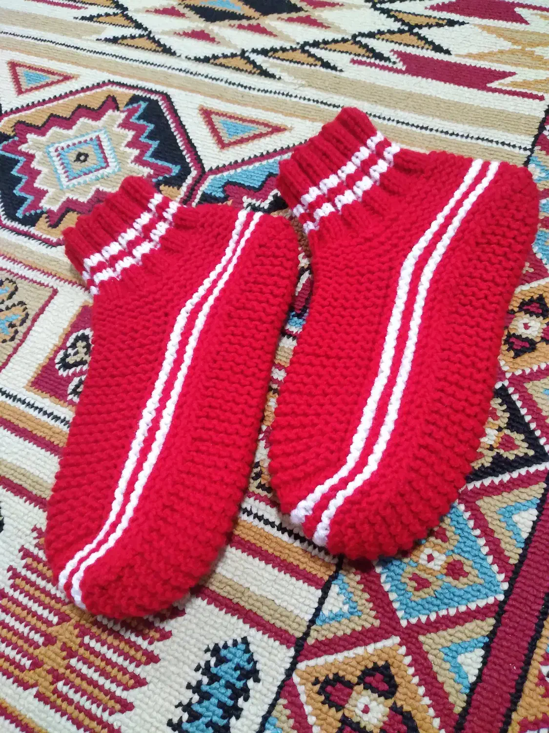 پاپوش قرمز|لباس|رامسر, |دیوار