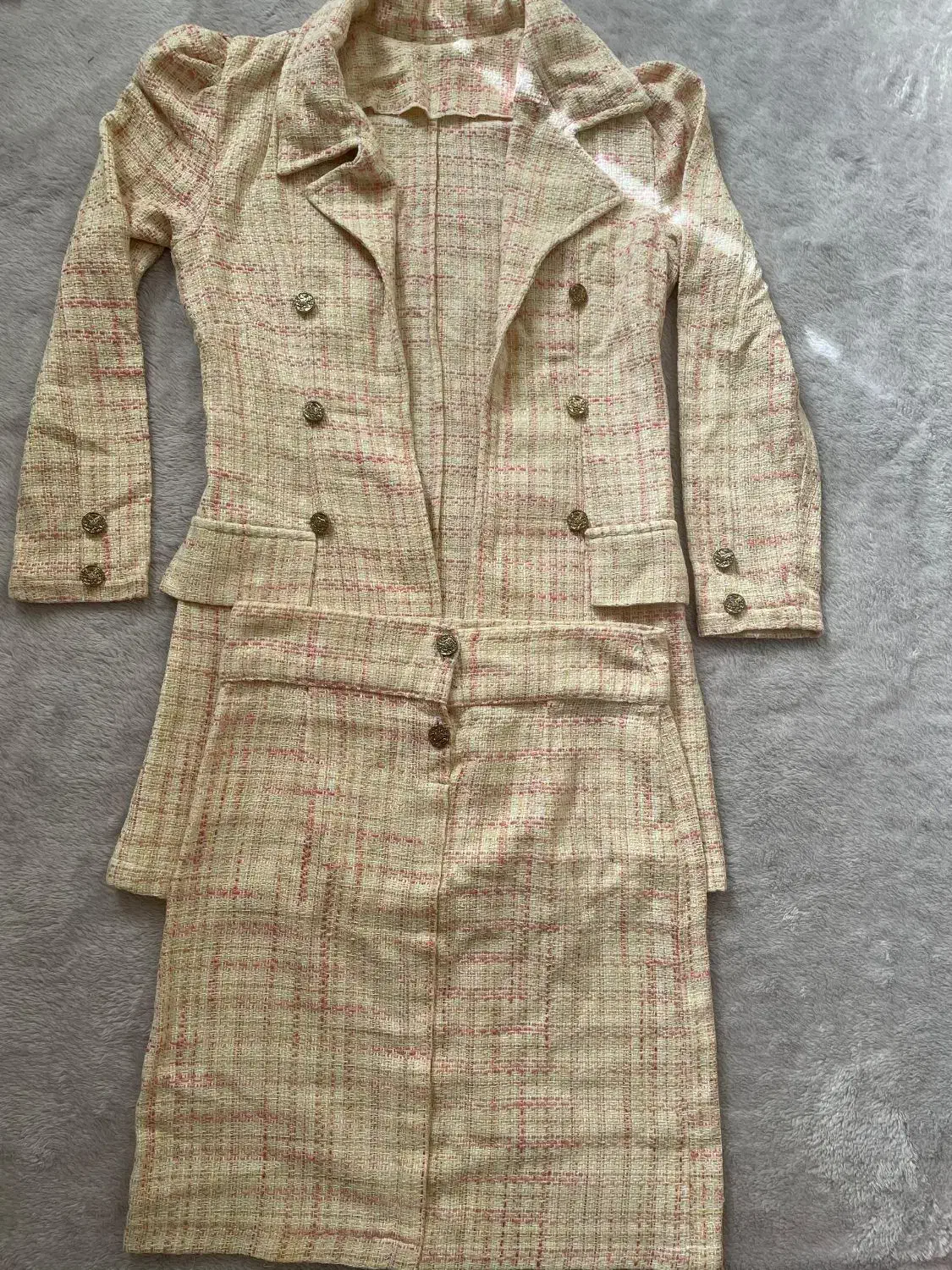 تعدادی لباس مراسم|لباس|پاکدشت, پاکدشت (مامازند)|دیوار