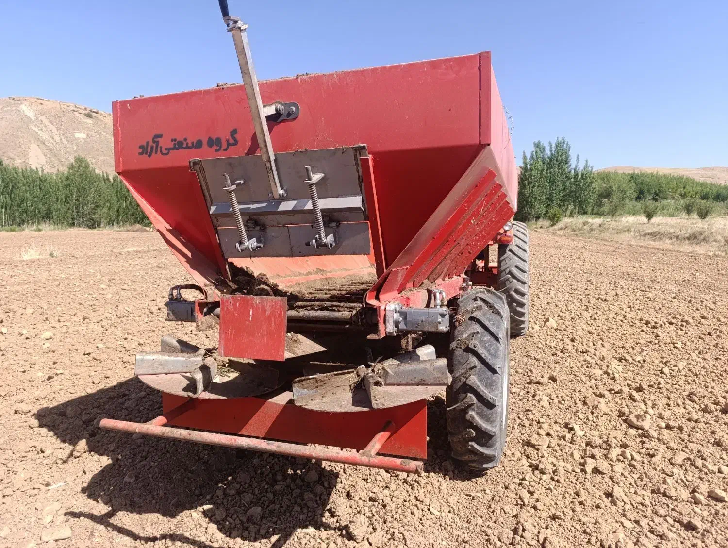 خدمات کود پاشی|خدمات باغبانی و درختکاری|بروجن, |دیوار