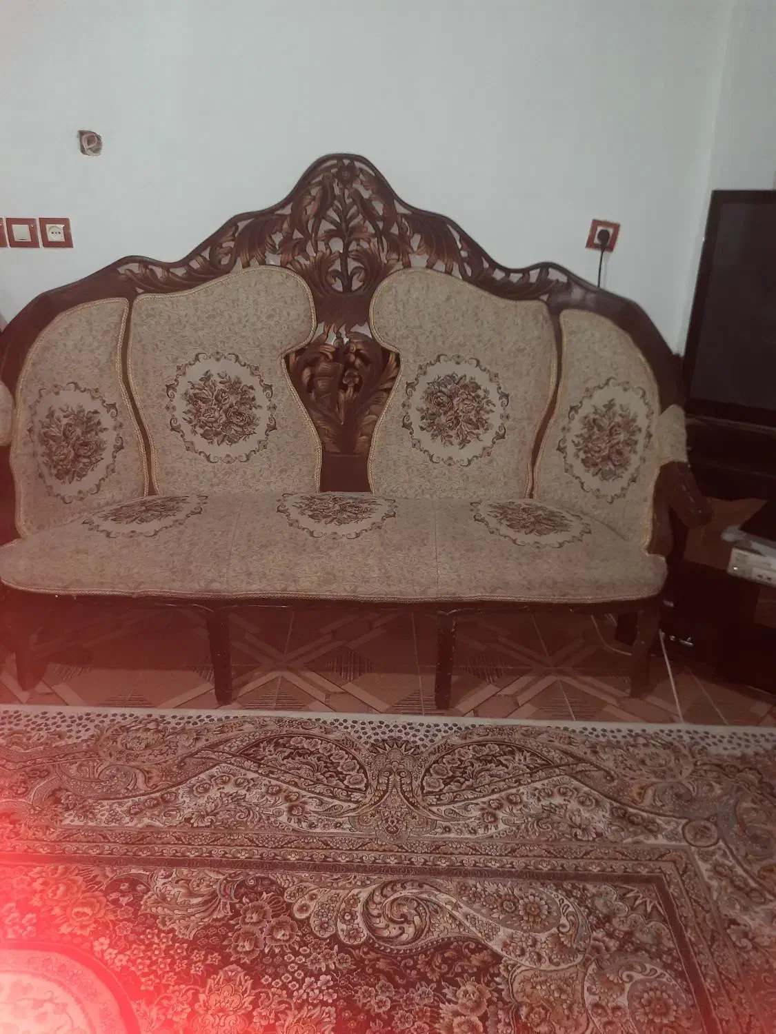 مبلمان سلطنتی همراه با دو عسلی ویه میز بزرگ|مبلمان خانگی و میز عسلی|خوی, |دیوار