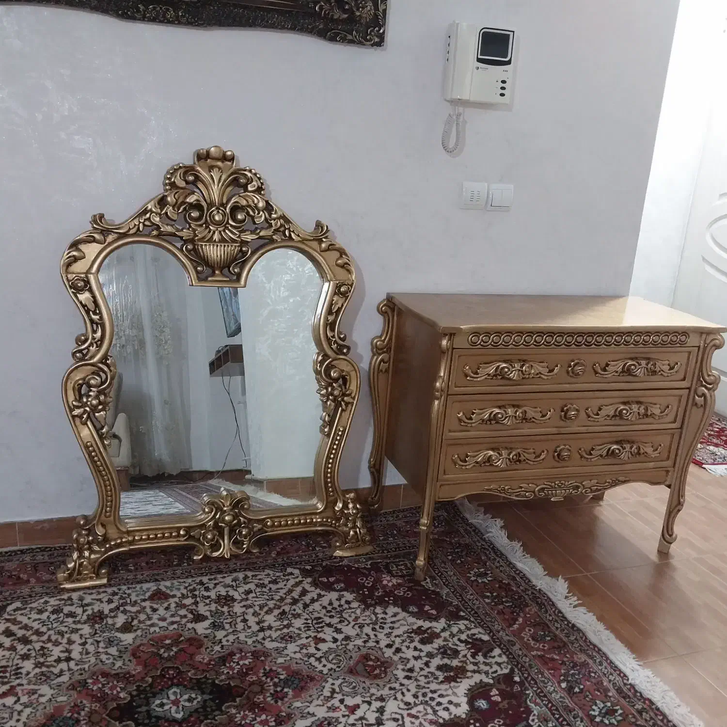 آینه میز آرایش کنسول چوبی طلایی|مبلمان خانگی و میز عسلی|تبریز, |دیوار