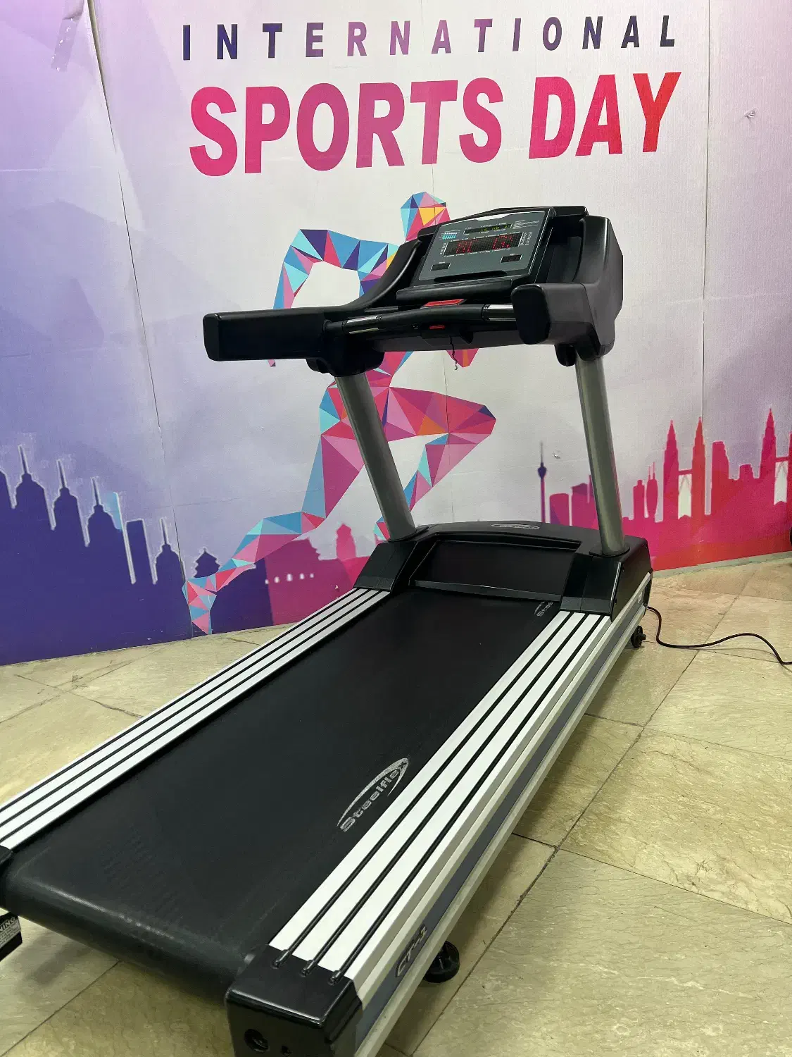 تردمیل های باشگاهی و خانگی باگارانتی یکساله مکتوب|تجهیزات ورزشی|تهران, صادقیه|دیوار