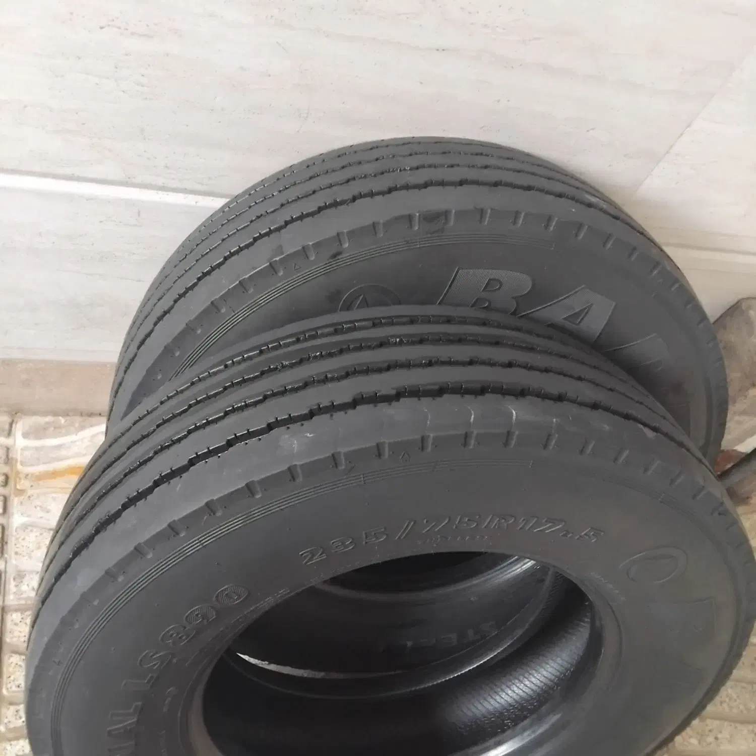 لاستیک نیسان او خاور ۲۳۵. ۸۰ درصد|قطعات یدکی و لوازم جانبی|قیدار, |دیوار