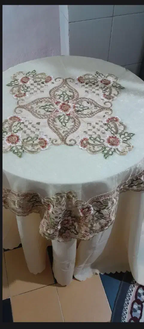 میزخاطره به همراه ۲عدد رومیزی سِت کاملا سالم|مبلمان خانگی و میز عسلی|چالوس, |دیوار