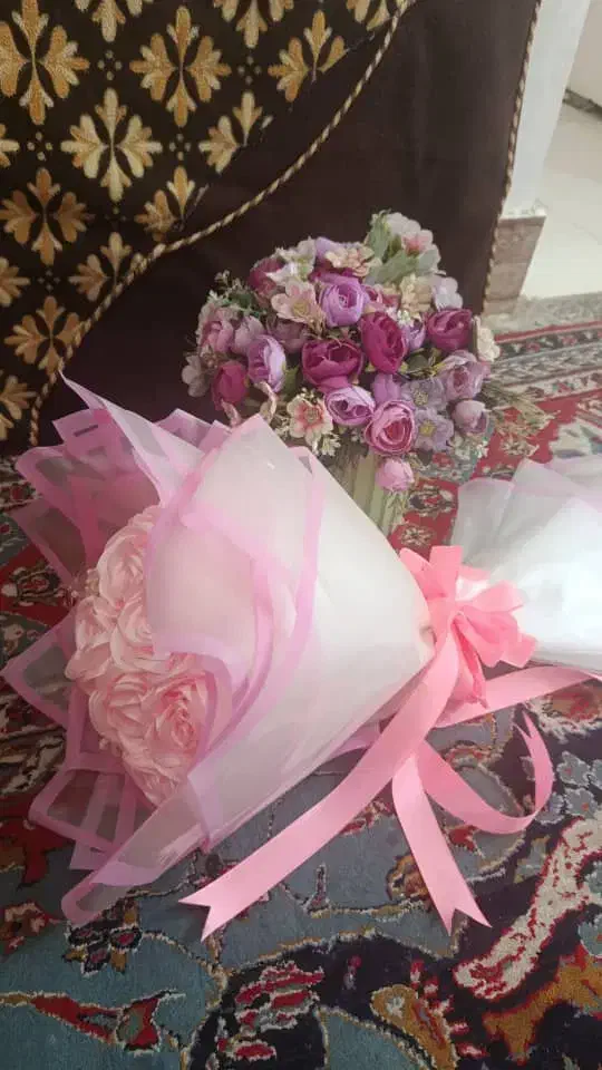 یه دسته گل عروس و یه باکس گل چند رنگ زیبا|گل مصنوعی|بوشهر, |دیوار