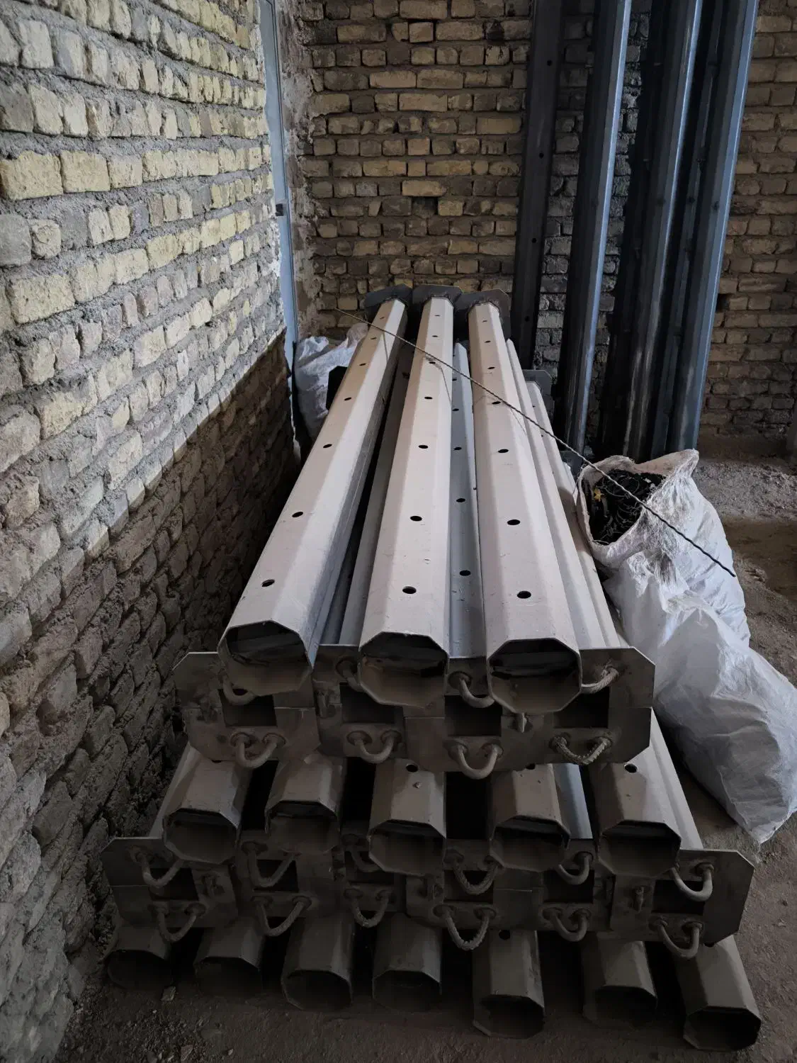 کارگاه تیرچه باغی|ماشین‌آلات صنعتی|خرمدره, |دیوار