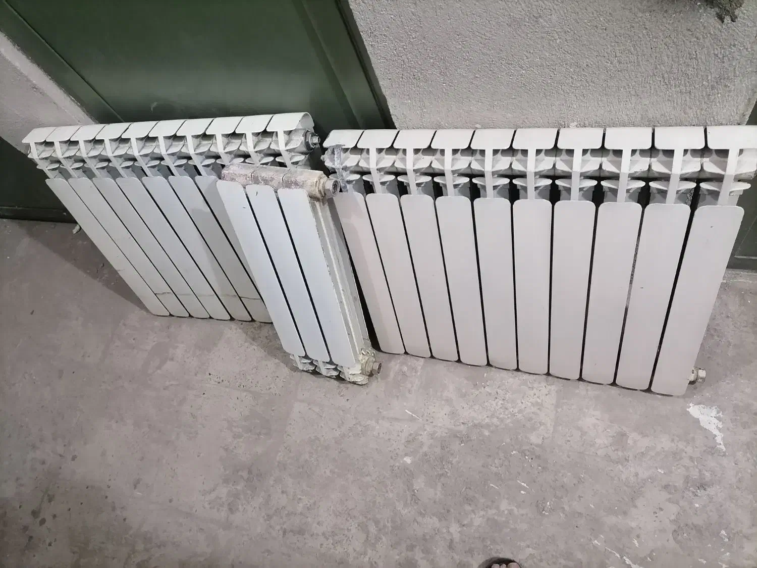 سه عدد رادیاتور دو عدد ان 10 پره ویک عدد 3 پره|آبگرمکن، پکیج، شوفاژ|تهران, اباذر|دیوار