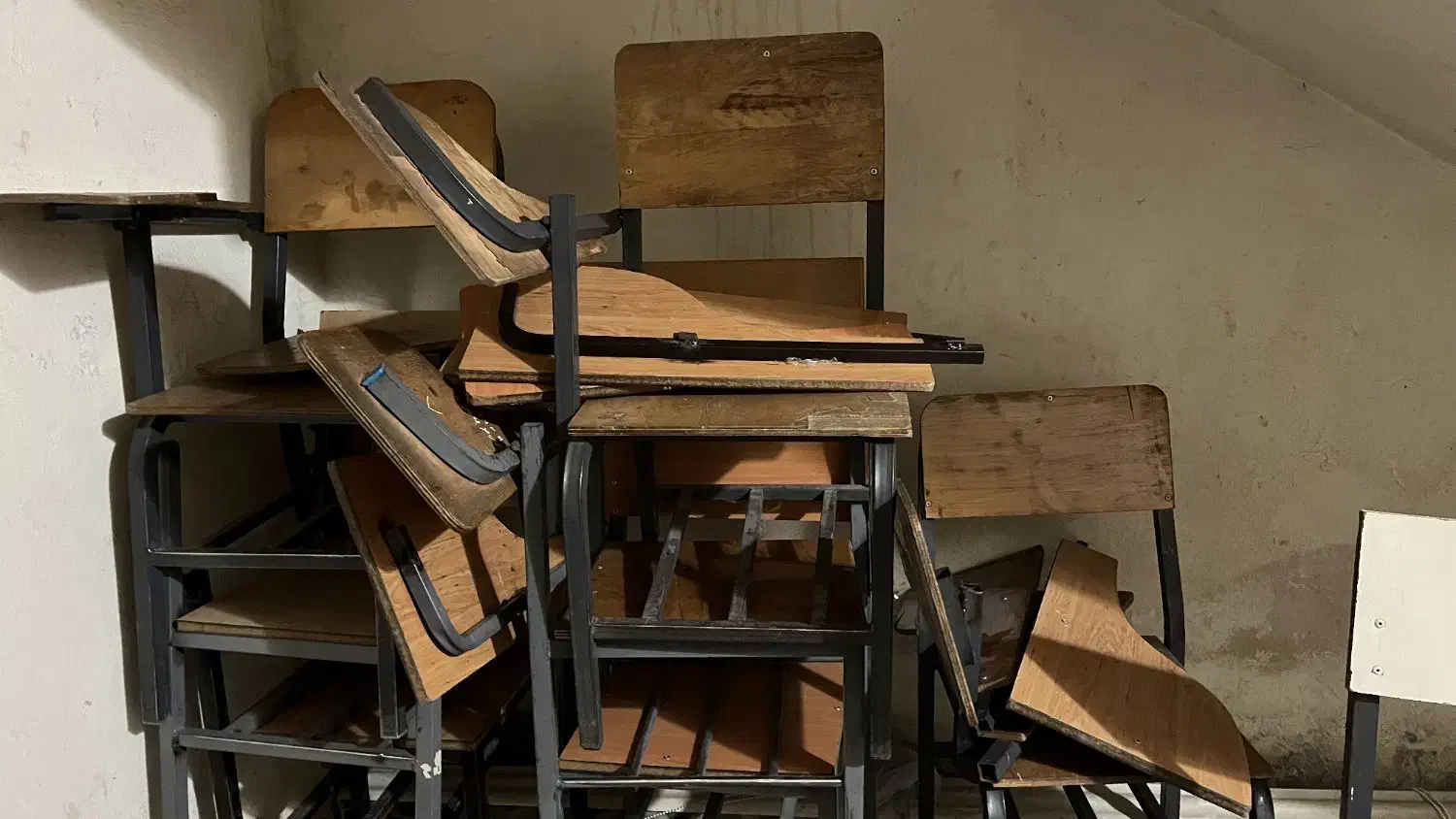 صندلی|صندلی و نیمکت|کوچصفهان, |دیوار