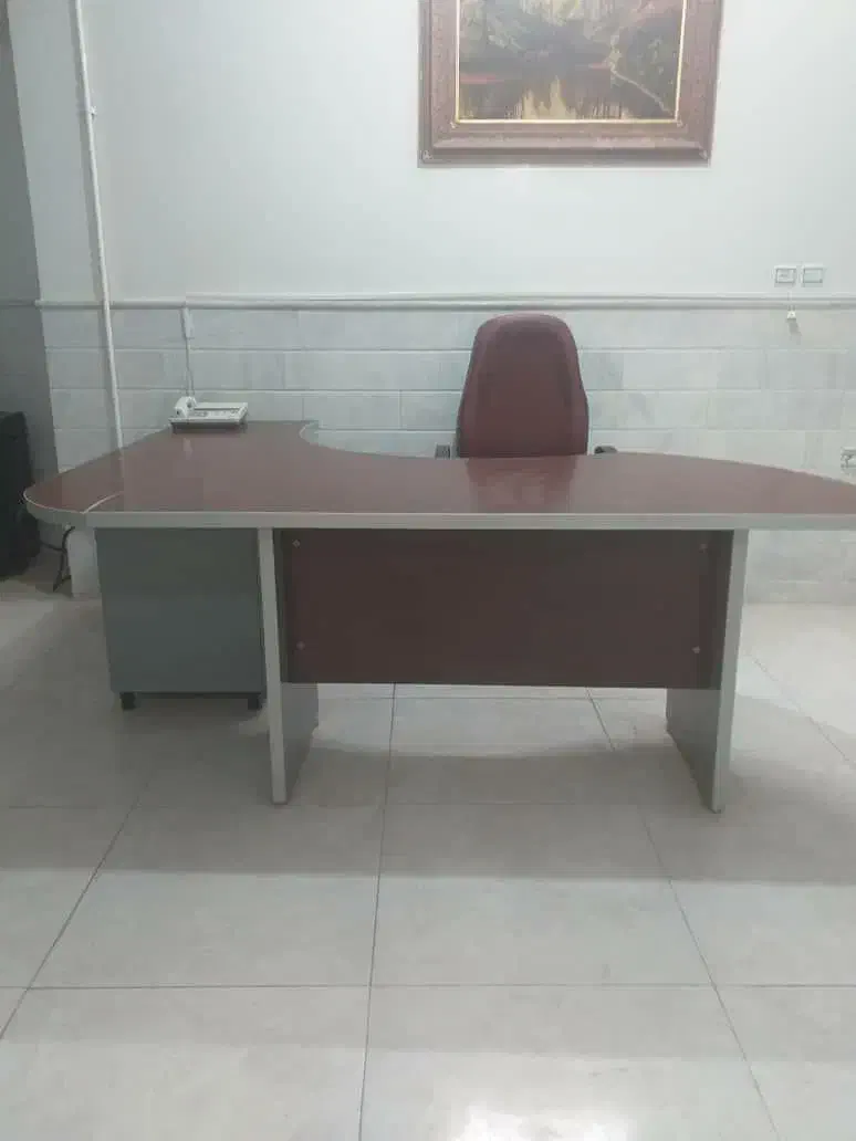 میز مدیریت و میز منشی و صندلی|مبلمان اداری|قم, باجک یک|دیوار