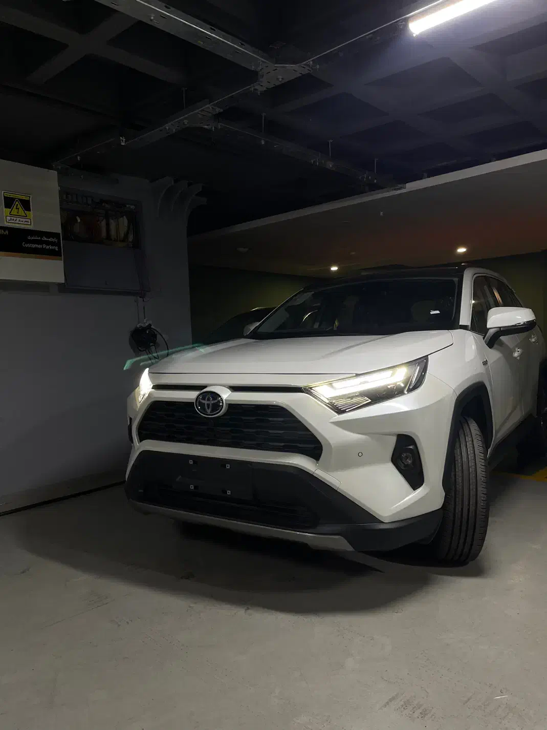 Tkk//rav 4|خودرو سواری و وانت|تهران, حکمت|دیوار