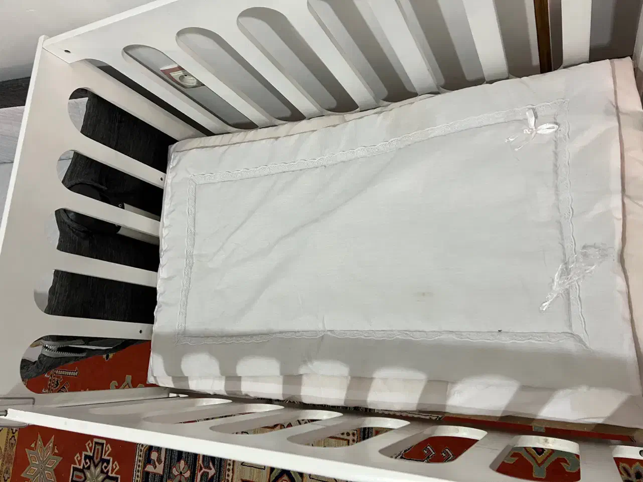 تخت و گهواره در حد نو به کسی که مشکل داره رایگان|تخت و صندلی بچه|کرمانشاه, |دیوار