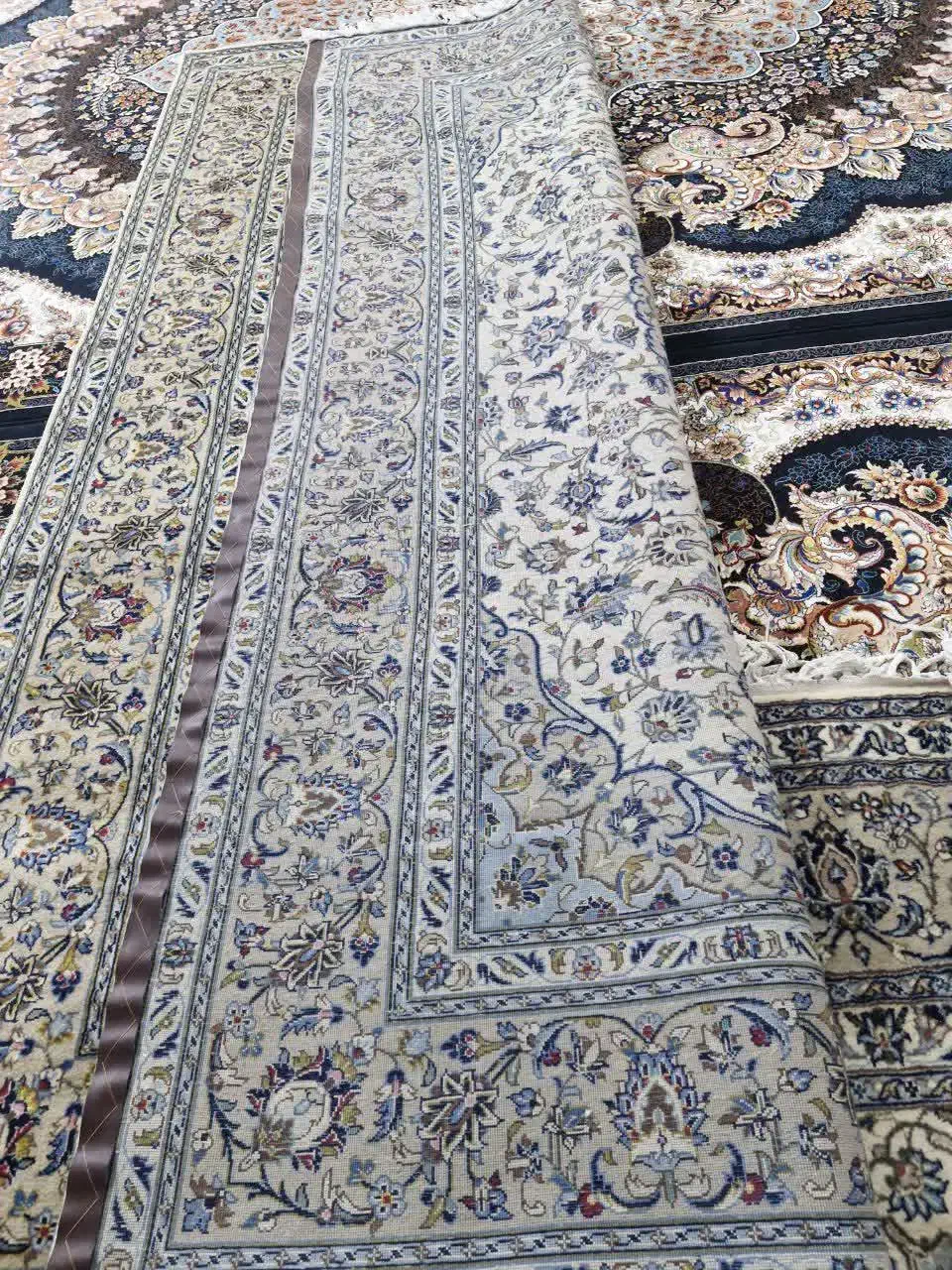 دستبافت کاشان|فرش|قم, بنیاد|دیوار