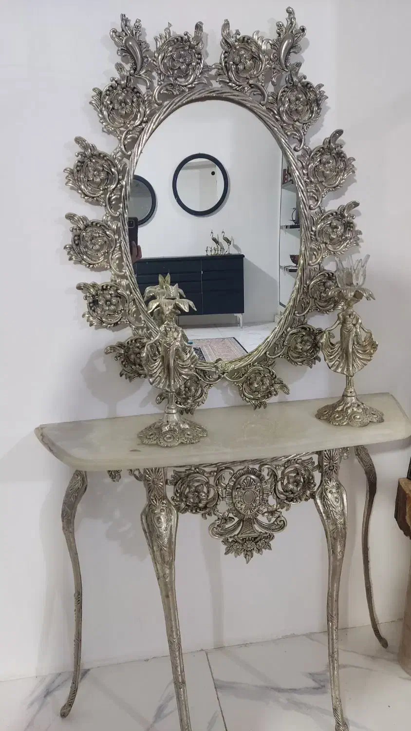 آیینه و شمعدان|آینه|مشکین‌دشت, |دیوار