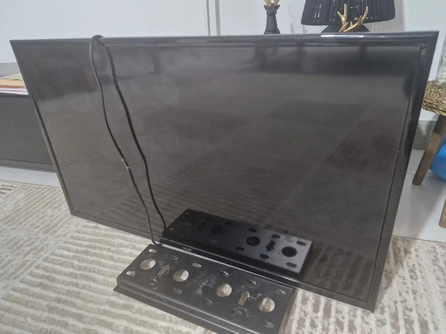 تلویزیون ۳۲ اینچ ایوولی|تلویزیون و پروژکتور|پرند, فاز ۴|دیوار