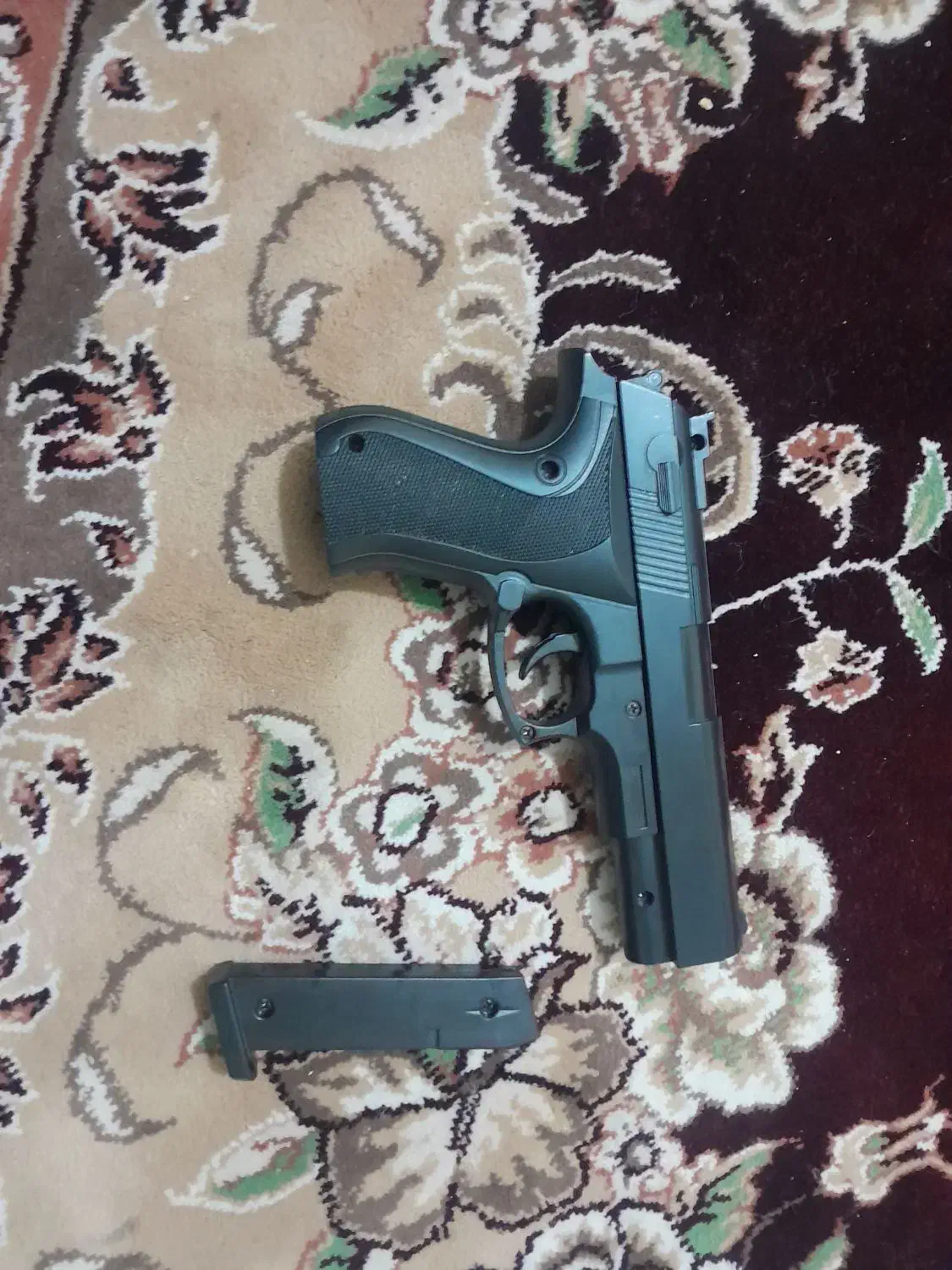 تفنگ اسباب بازی|اسباببازی|پرند, فاز ۴|دیوار