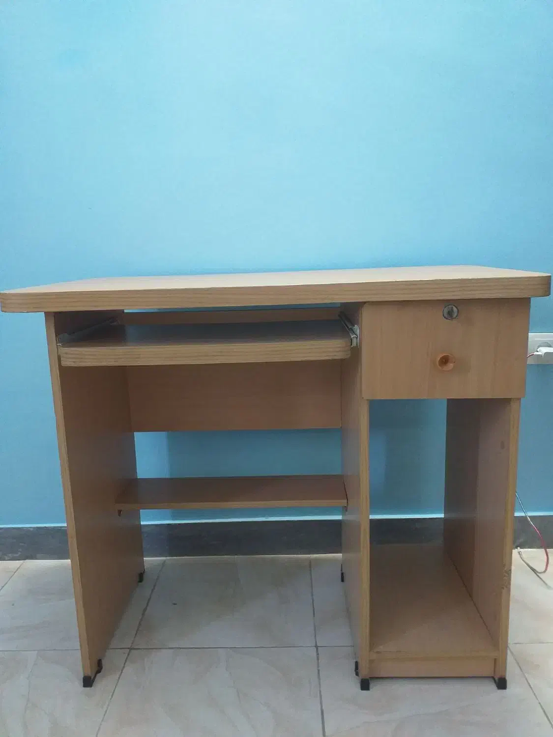 میز و صندلی کامپیوتر نونو|میز تحریر و کامپیوتر|مهاجران, |دیوار