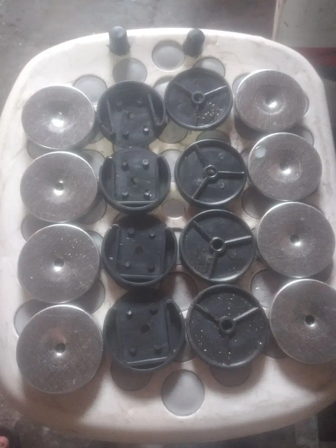 قپک آهنی پلاستیکی رخت آویز|بندرخت و رختآویز|پاکدشت, خاتون آباد|دیوار