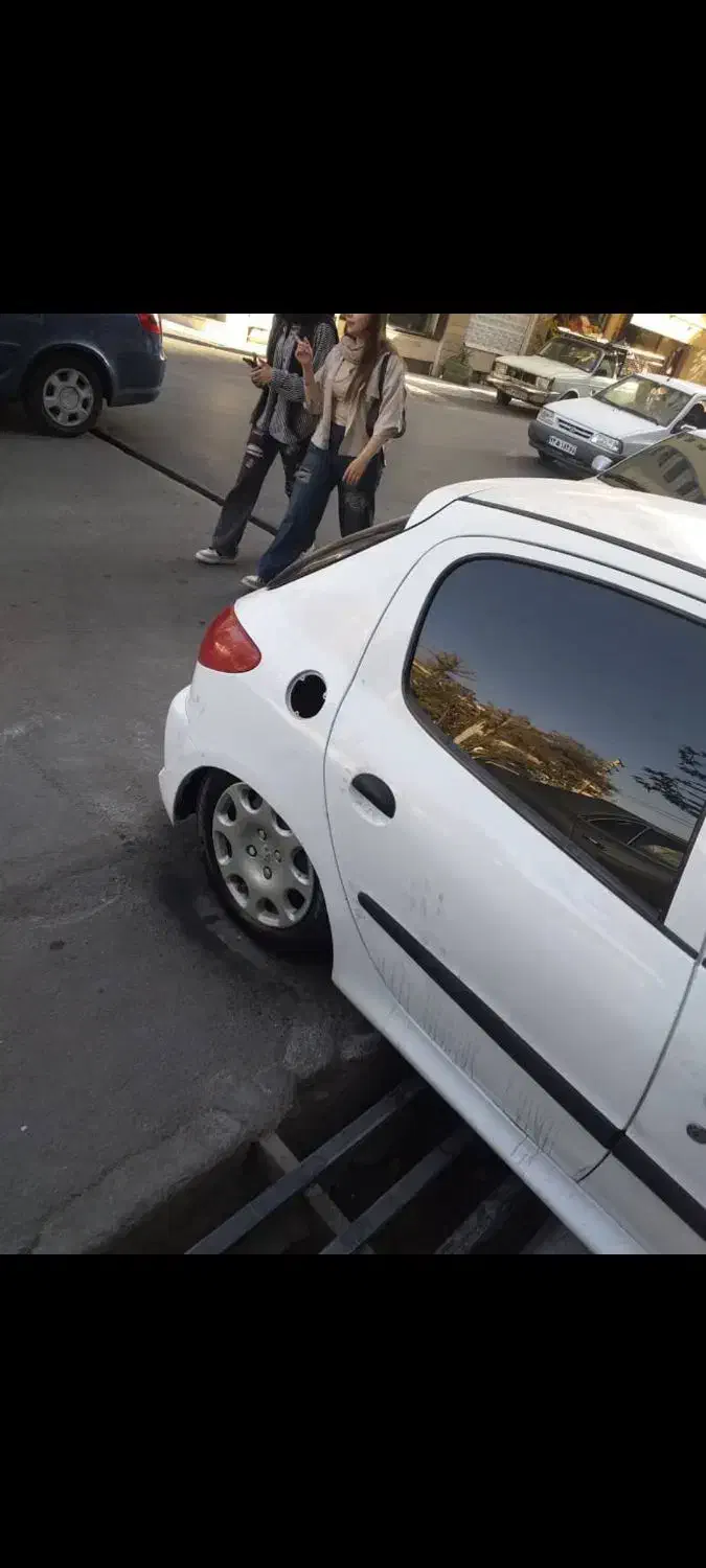 ۲۰۶ با پنوماتیک تیپ ۵|خودرو سواری و وانت|کرج, میدان میوه و تره بار مرکزی|دیوار