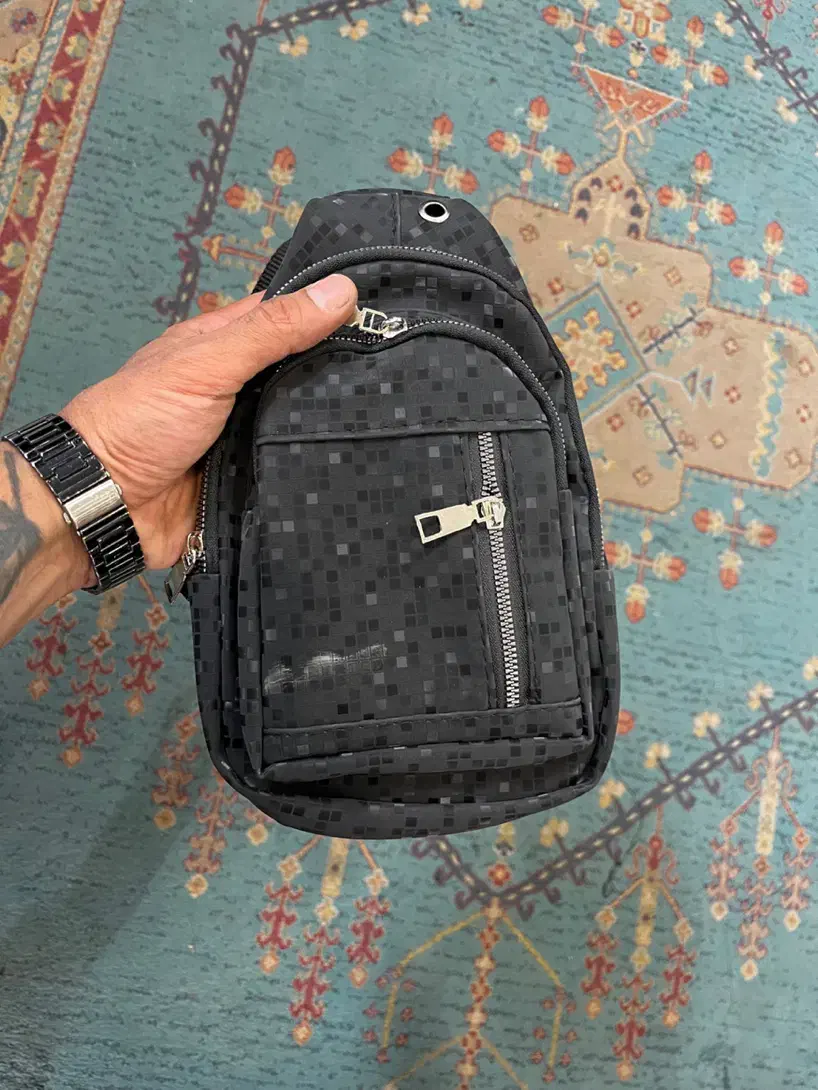 بادی بگ|لباس|اصفهان, رکن الدوله شرقی|دیوار